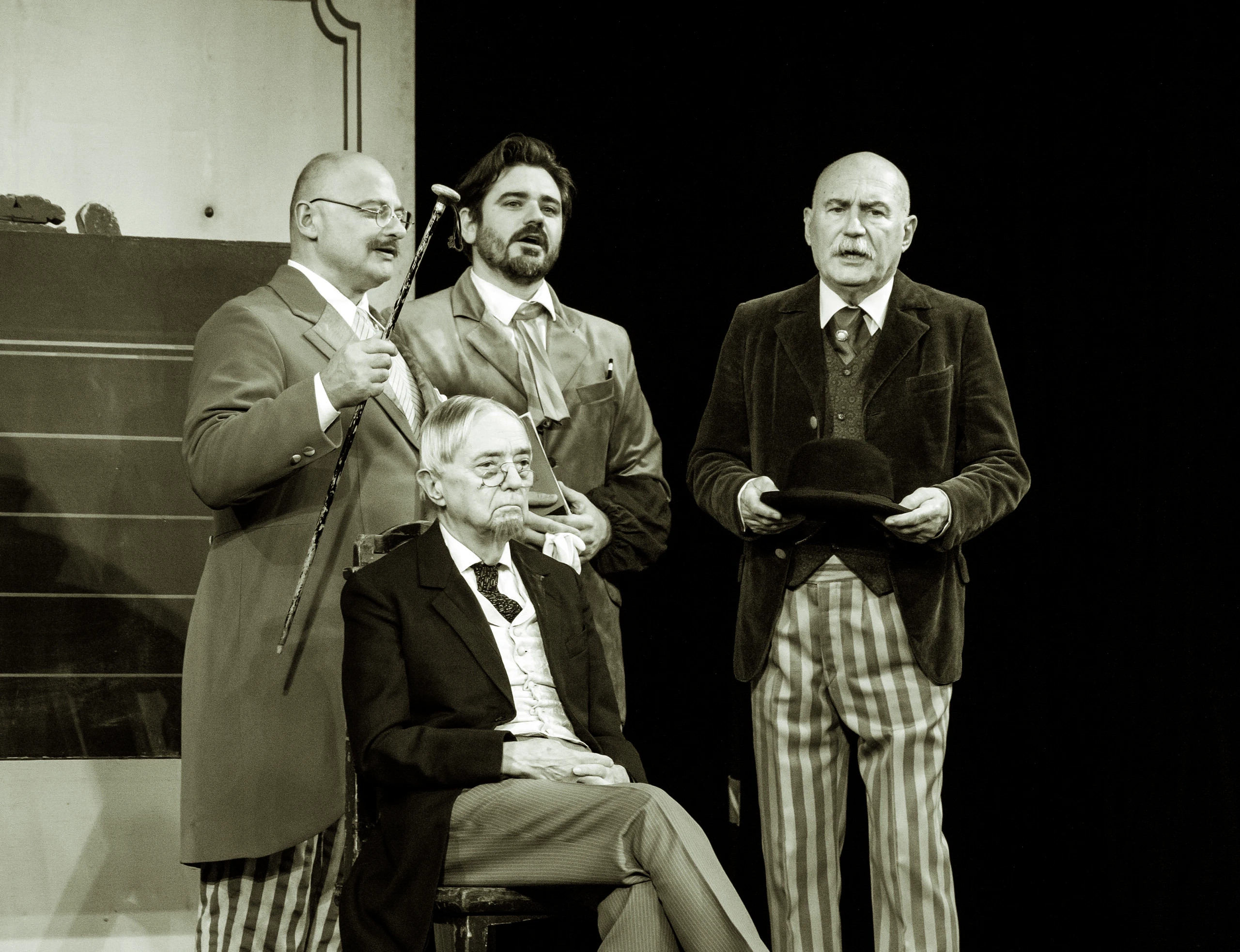 Scéna z inscenace Vyšetřování ztráty třídní knihy