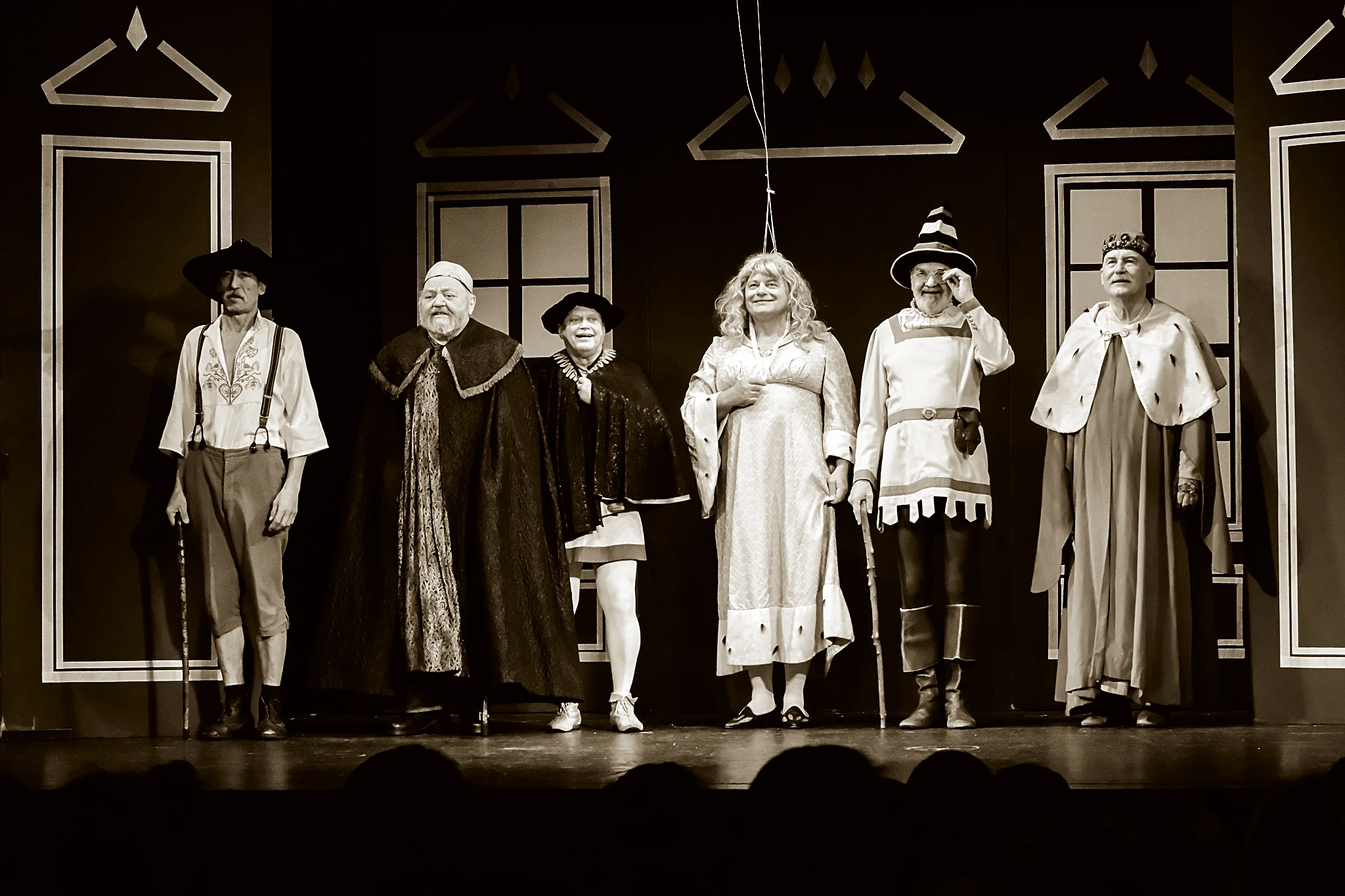 Scéna z inscenace Dlouhý, Široký a Krátkozraký